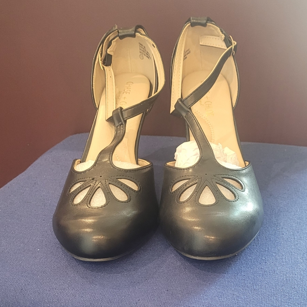 Chase & Chloe Kimmy 36 Teardrop Cut Out T-Strap Mid Heel Dress Pumps Size 11